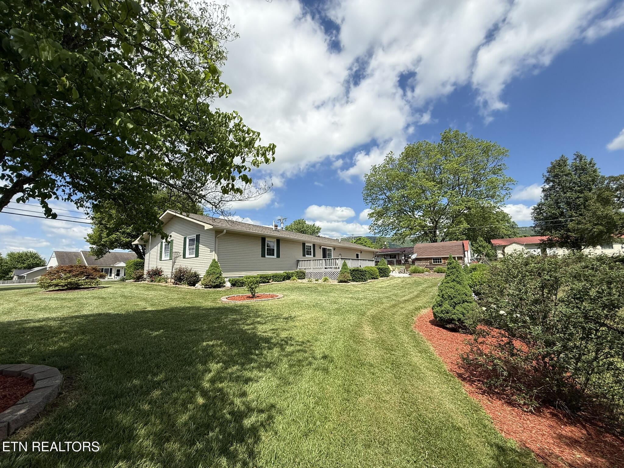 155 Valley View Rd, LaFollette