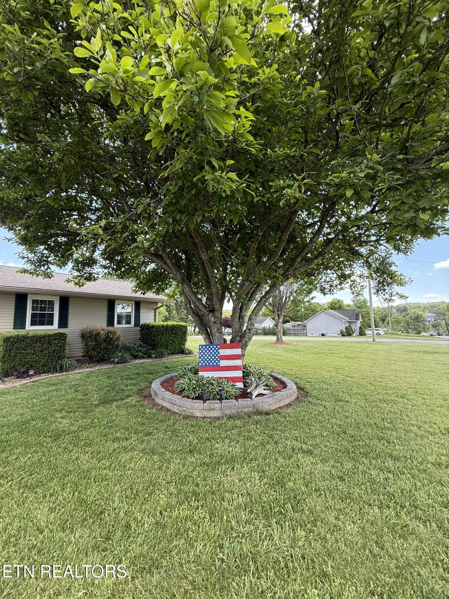 155 Valley View Rd, LaFollette