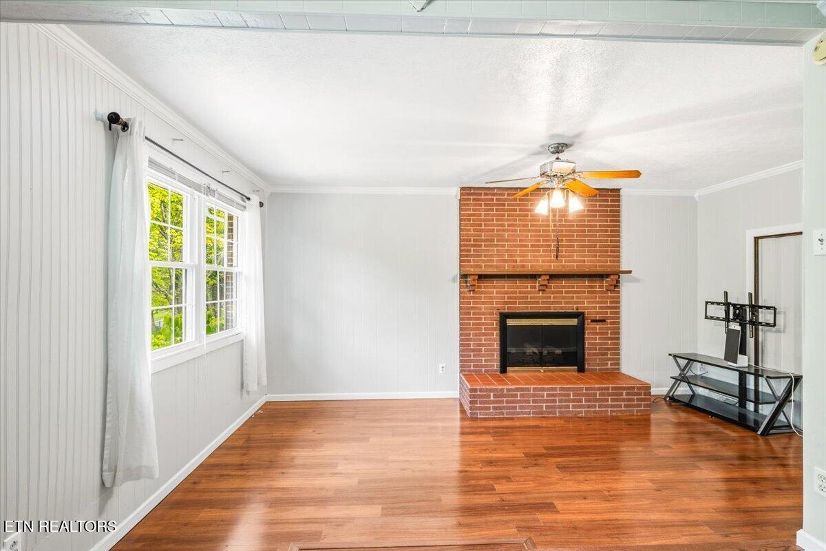322 Shoreline Circle, LaFollette