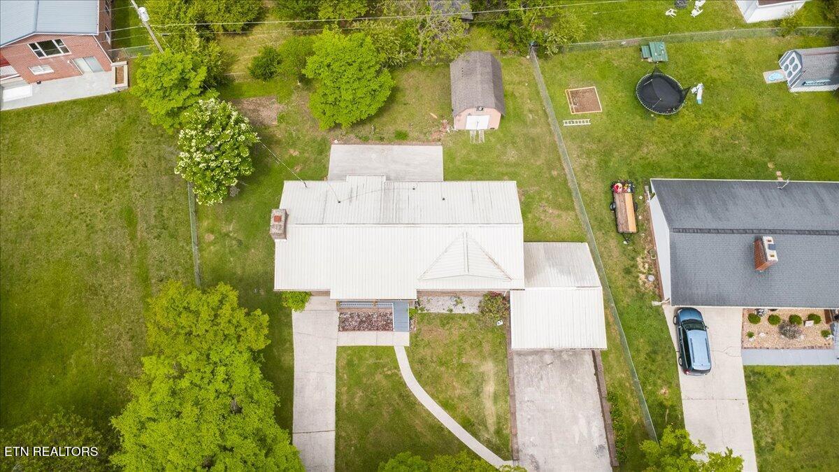 322 Shoreline Circle, LaFollette