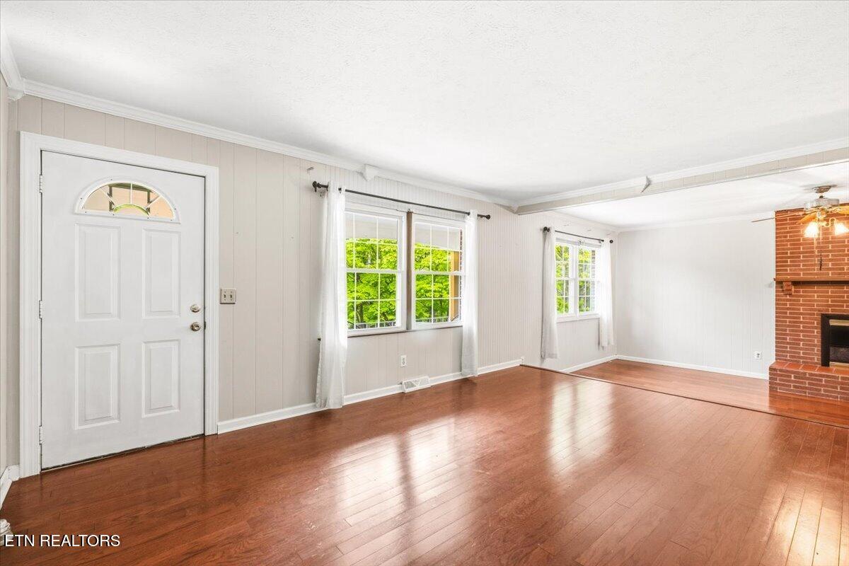 322 Shoreline Circle, LaFollette