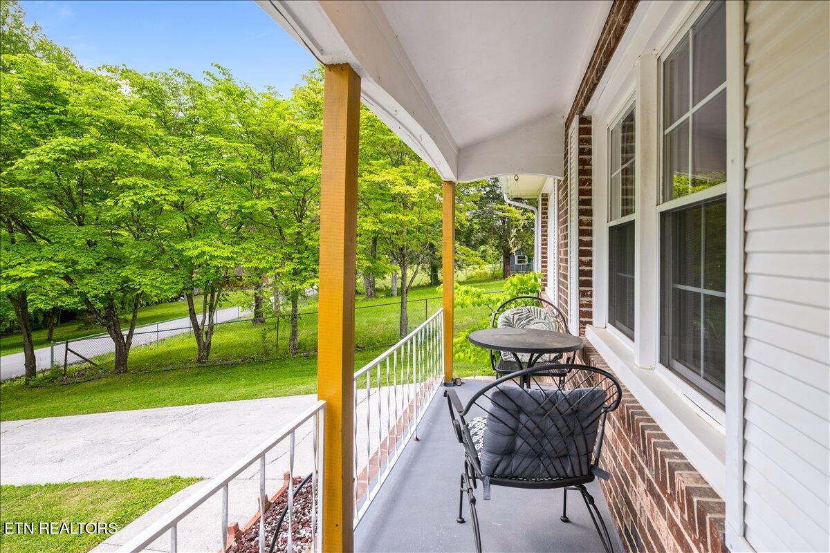 322 Shoreline Circle, LaFollette