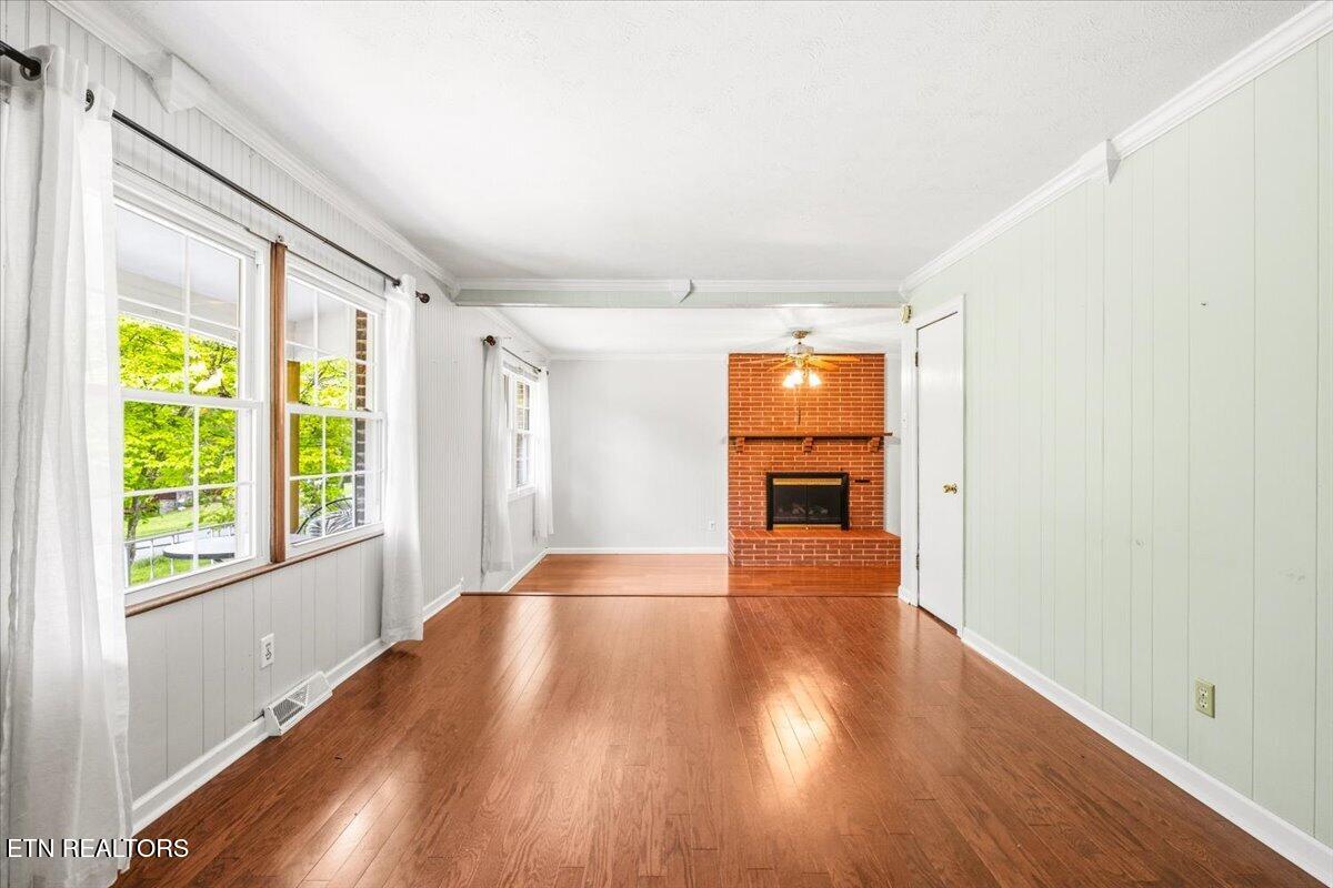 322 Shoreline Circle, LaFollette