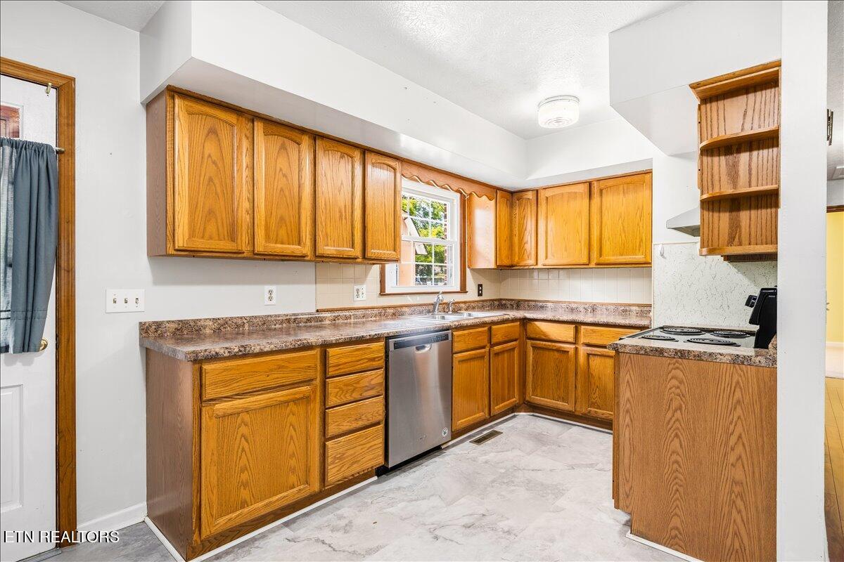 322 Shoreline Circle, LaFollette