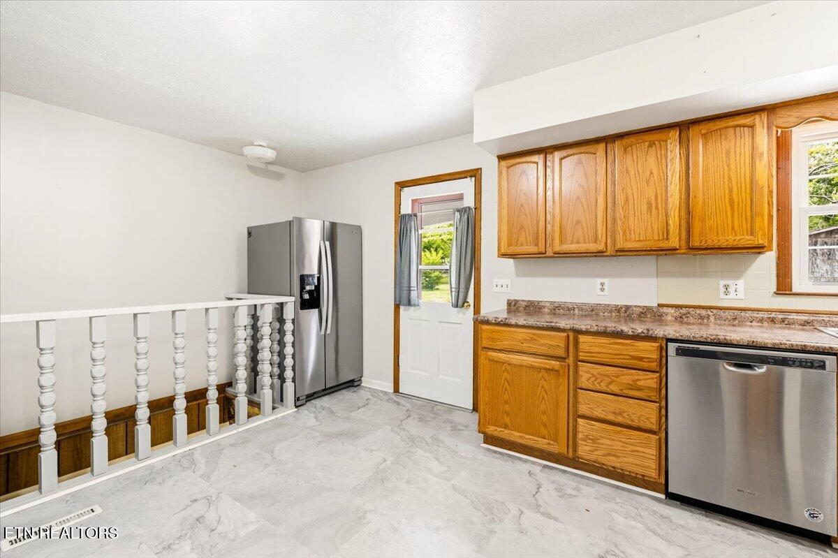 322 Shoreline Circle, LaFollette