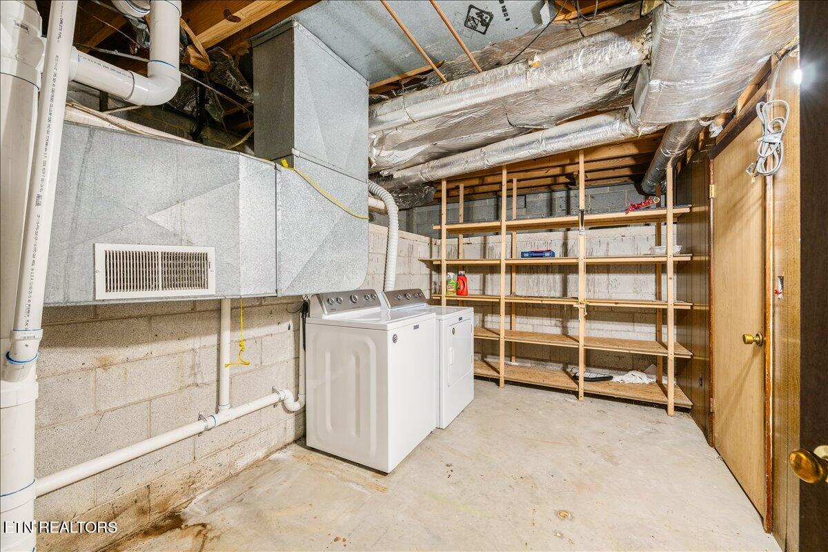 322 Shoreline Circle, LaFollette