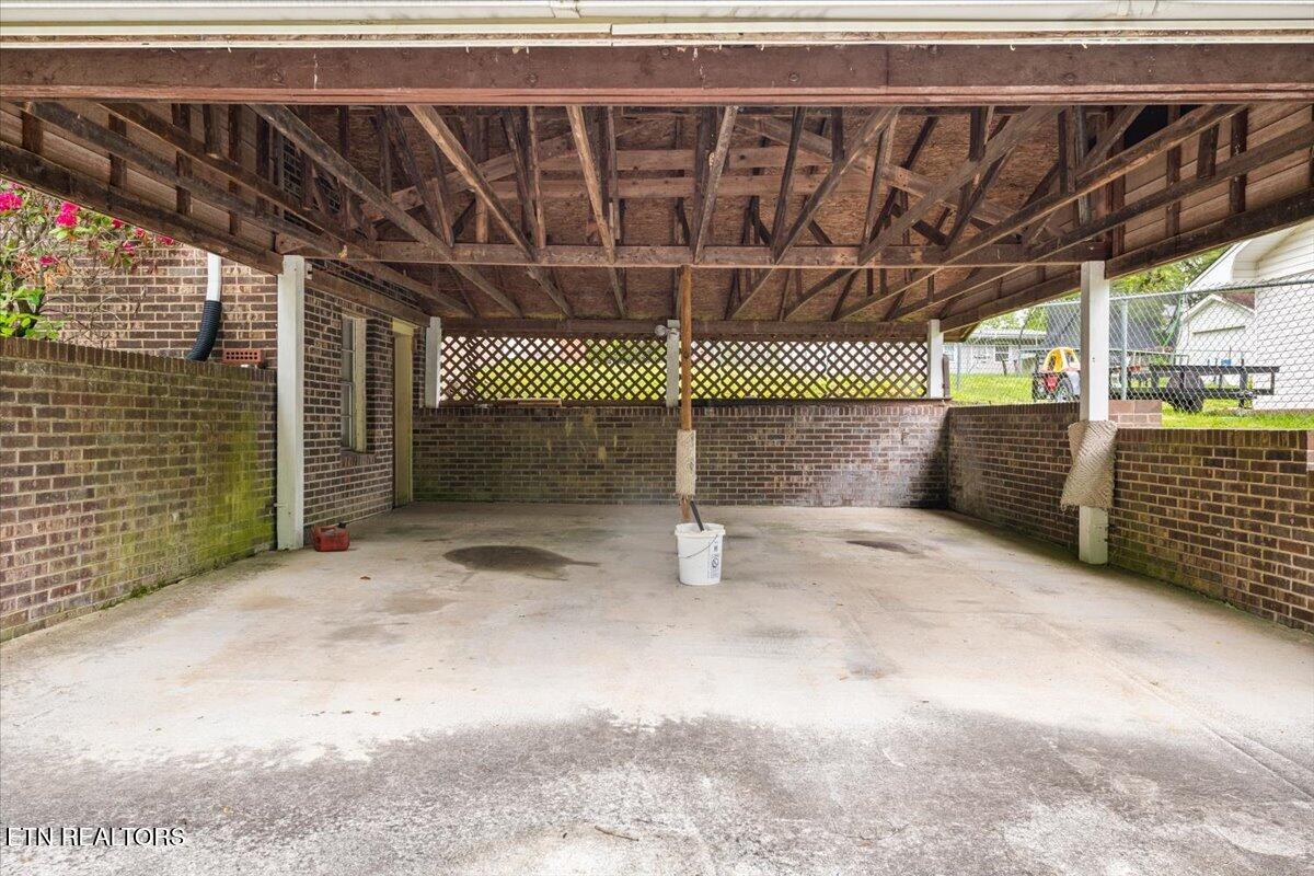 322 Shoreline Circle, LaFollette
