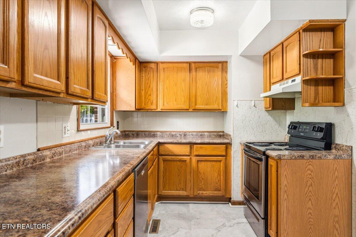 322 Shoreline Circle, LaFollette