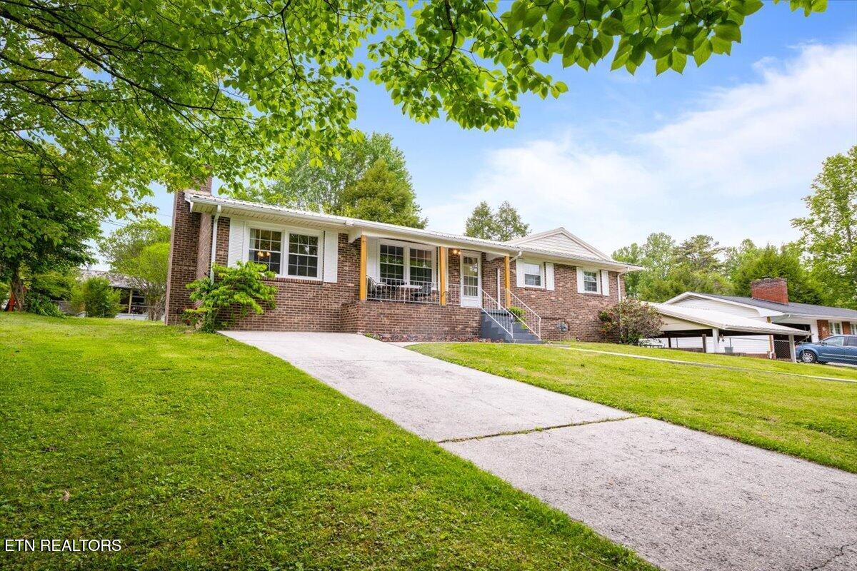 322 Shoreline Circle, LaFollette