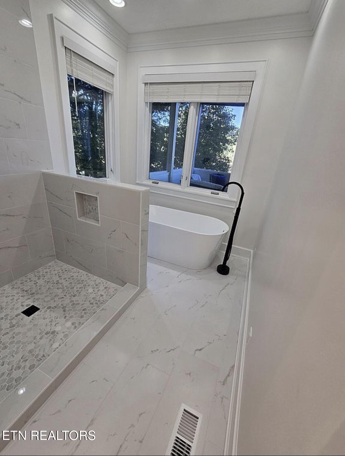 1304 N. Shorewood Lane