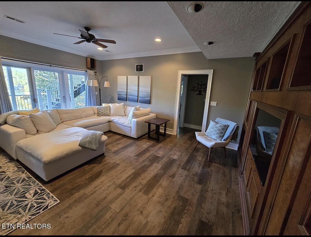 1304 N. Shorewood Lane