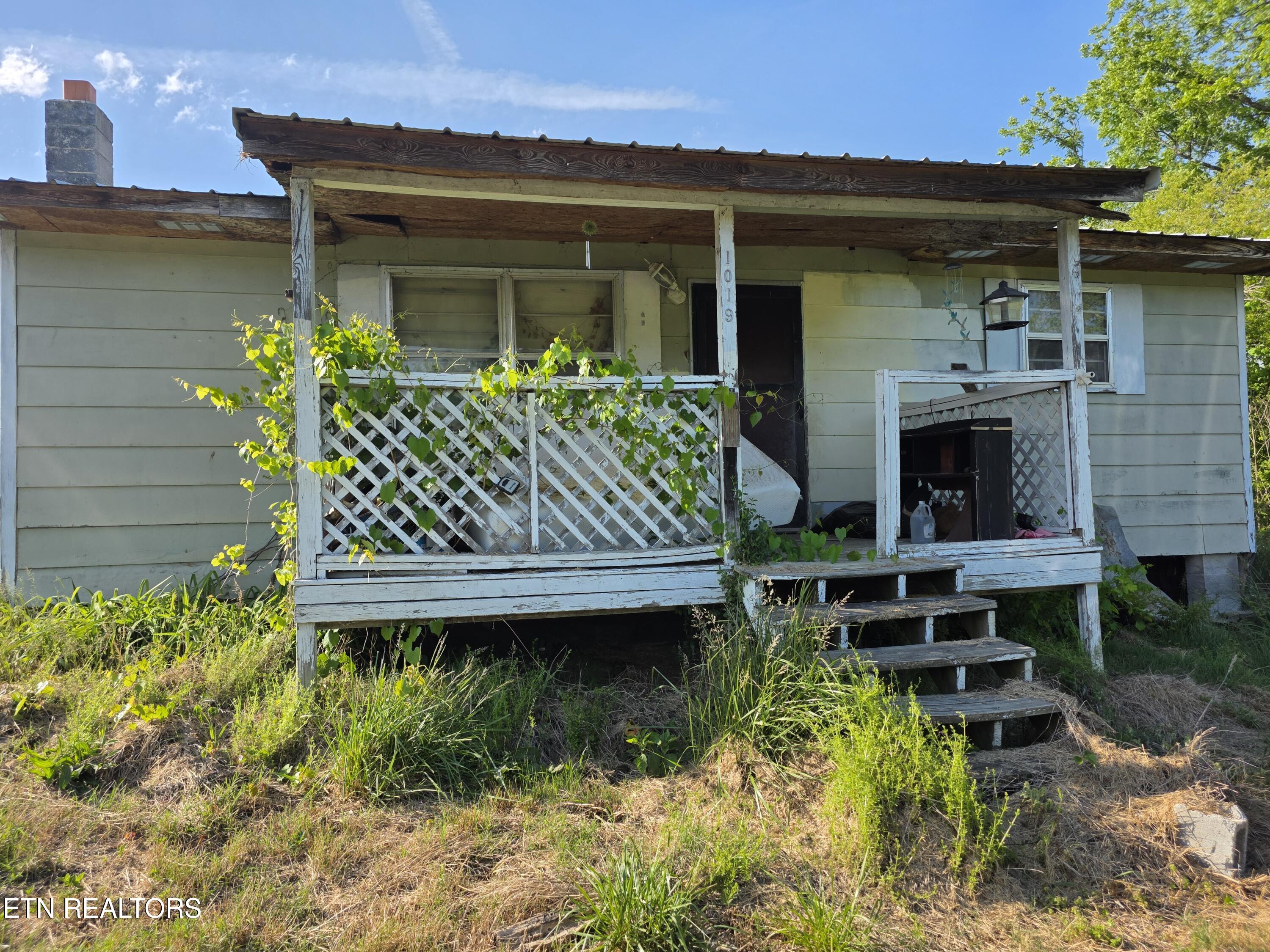 1019 Gibson Lane, LaFollette