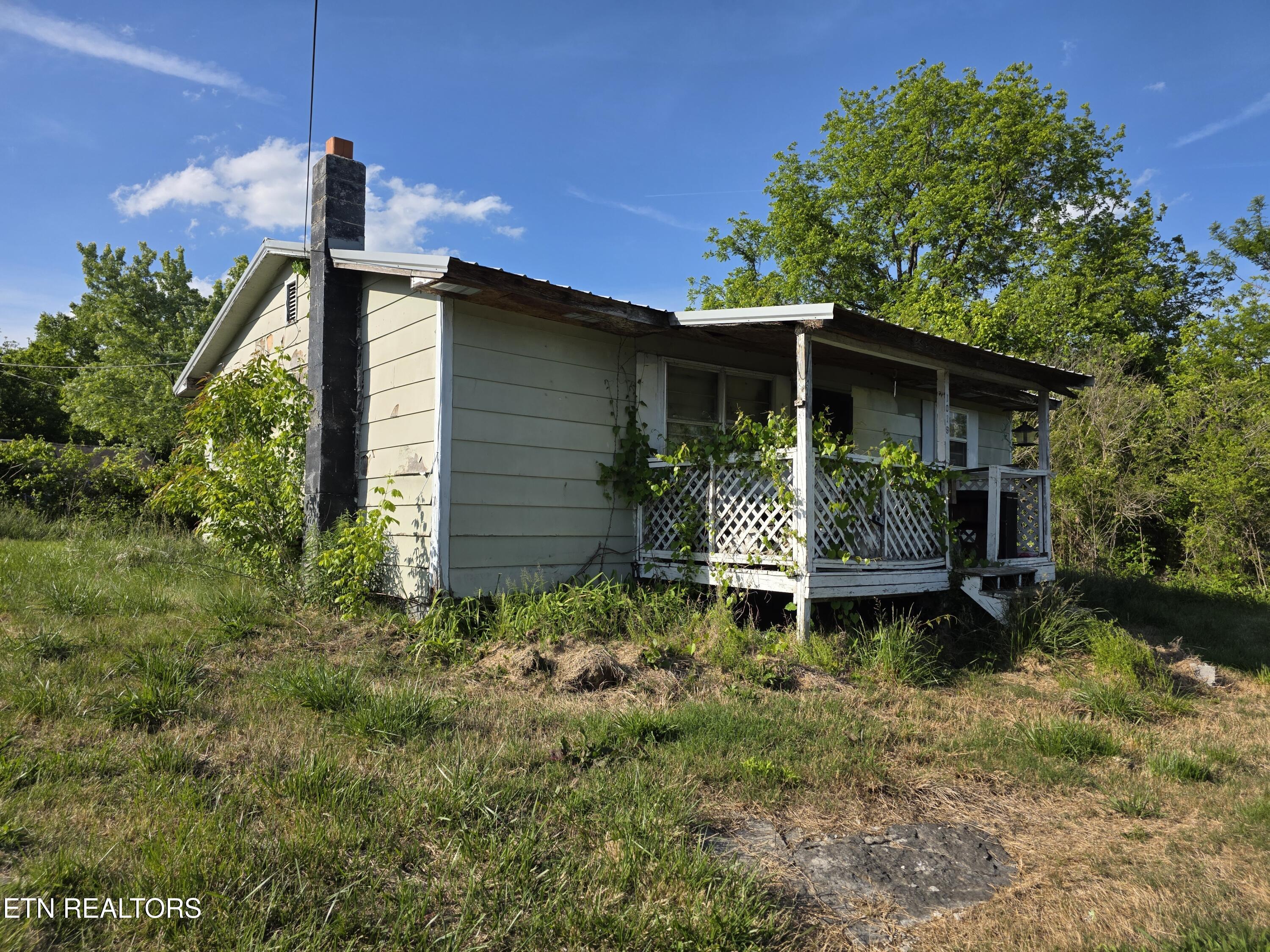 1019 Gibson Lane, LaFollette