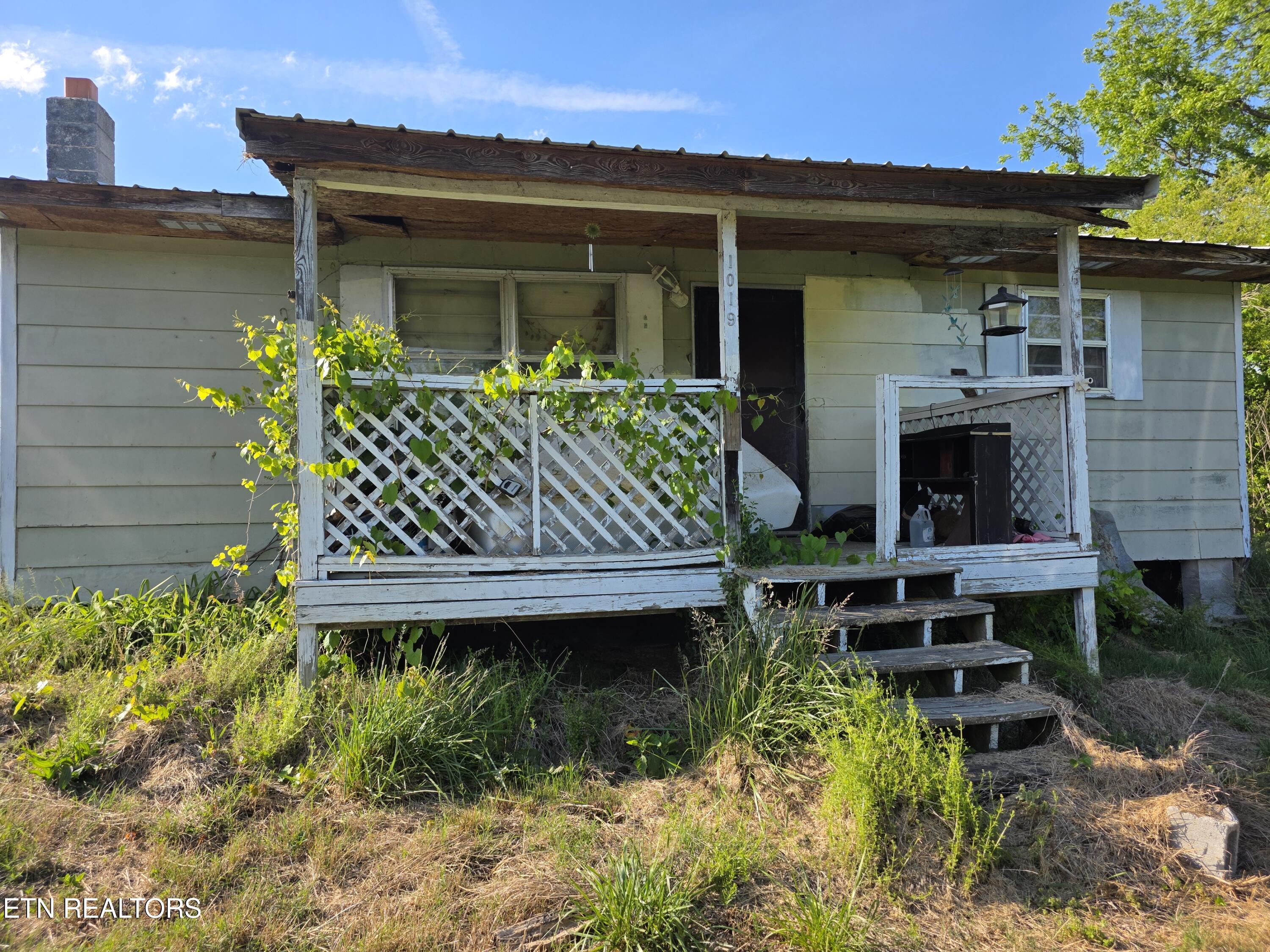1019 Gibson Lane, LaFollette