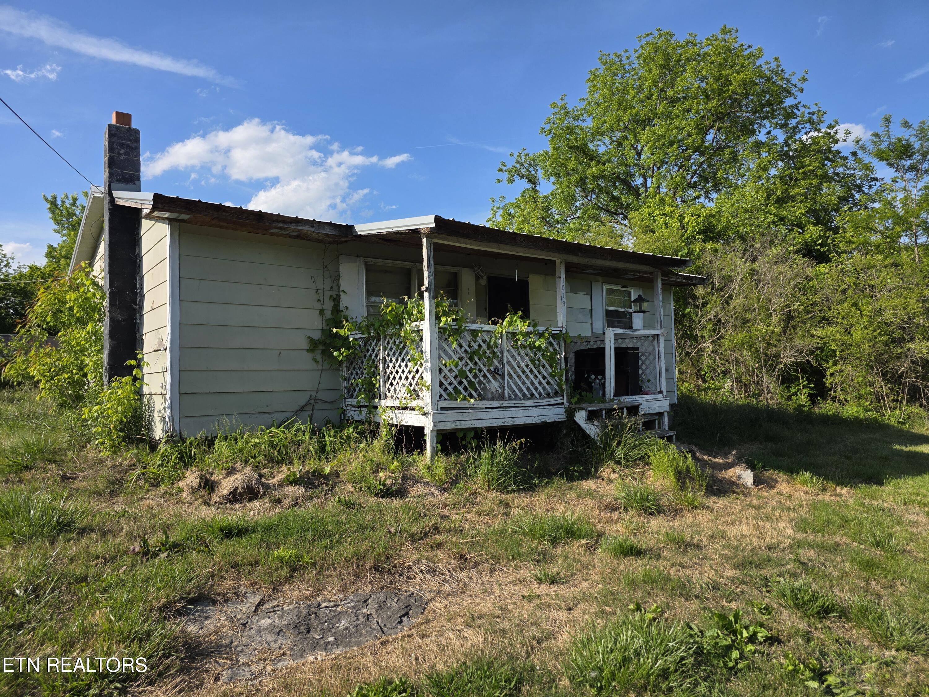 1019 Gibson Lane, LaFollette