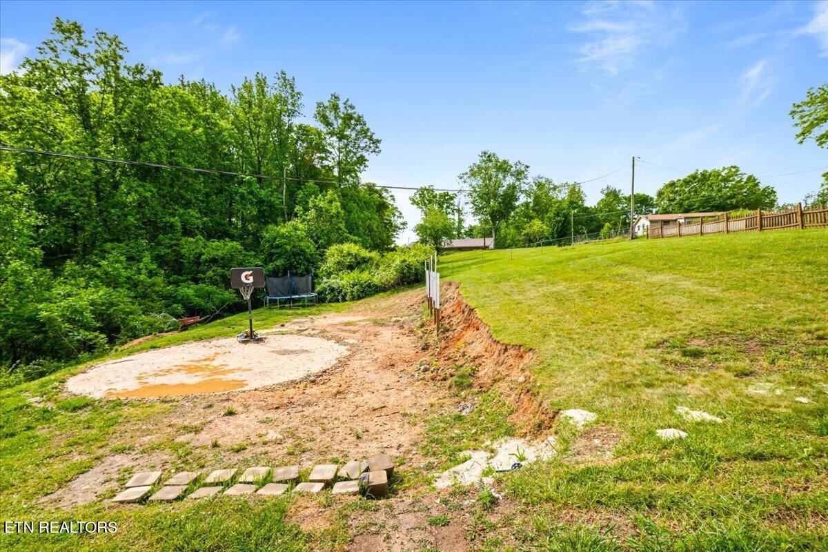 226 McKinney Rd, LaFollette