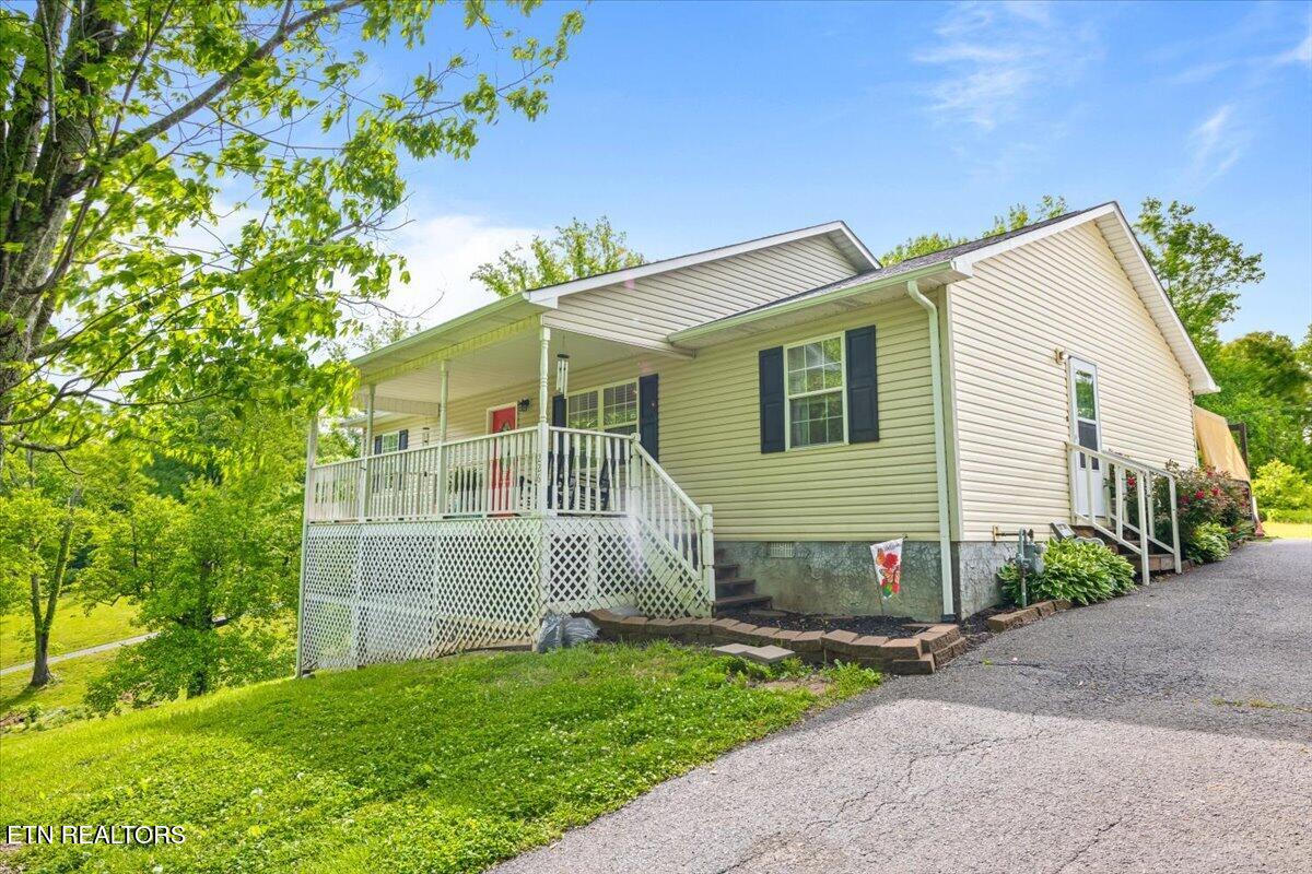 226 McKinney Rd, LaFollette