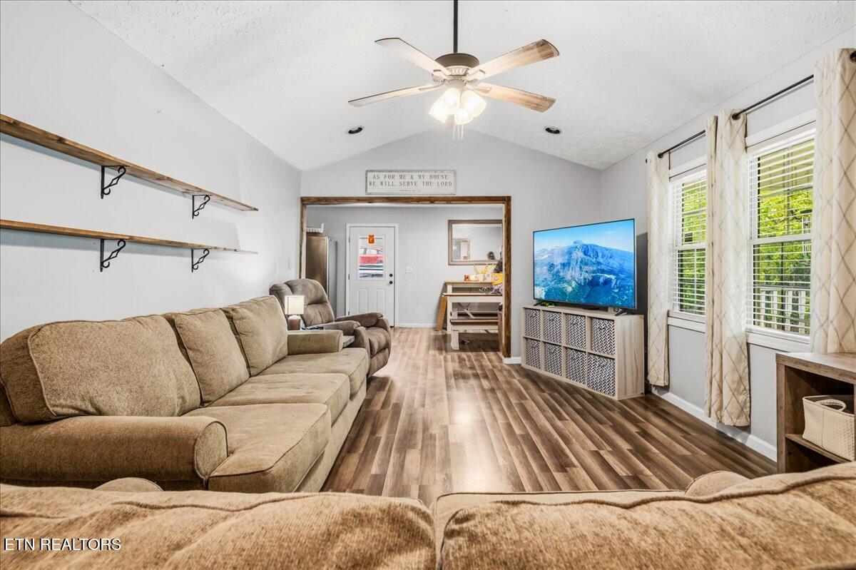 226 McKinney Rd, LaFollette