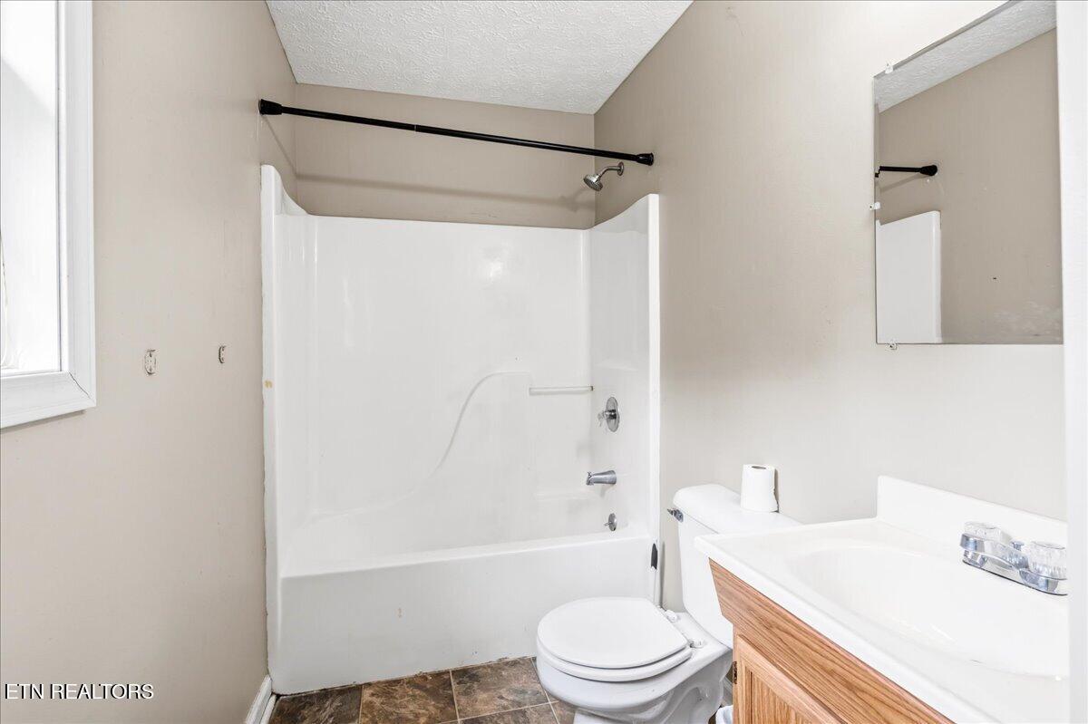 226 McKinney Rd, LaFollette