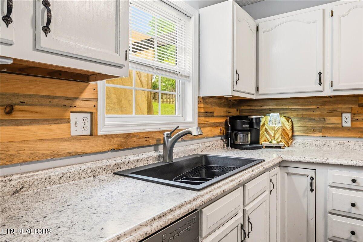 226 McKinney Rd, LaFollette