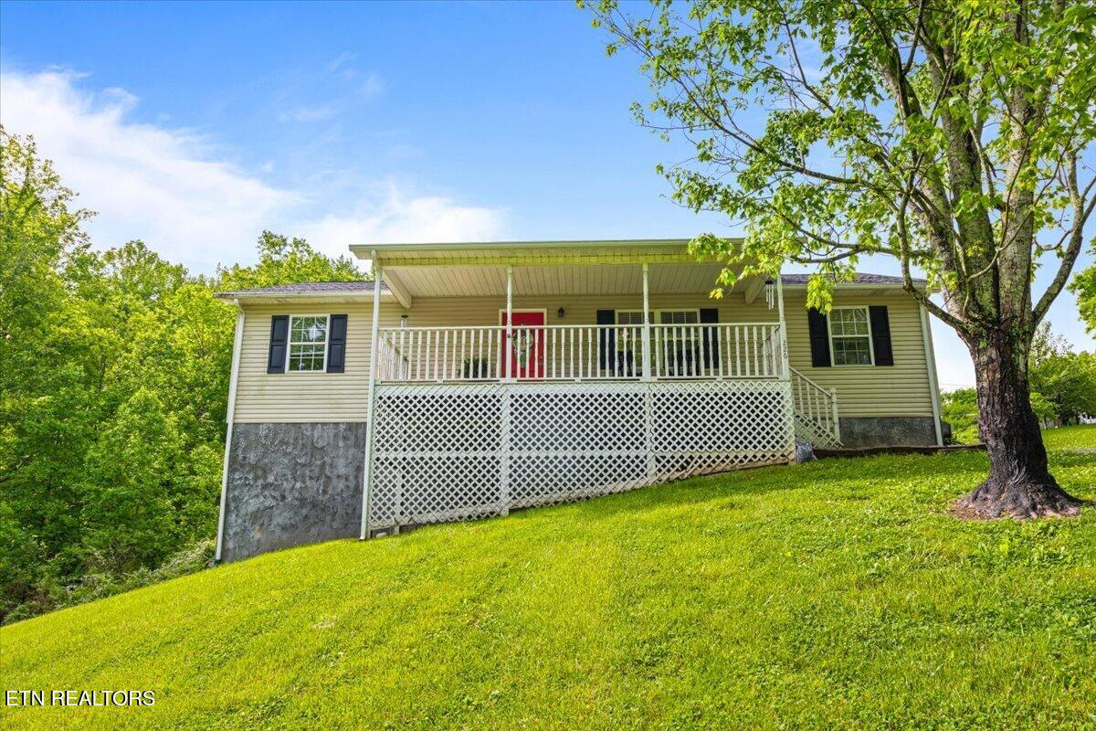 226 McKinney Rd, LaFollette