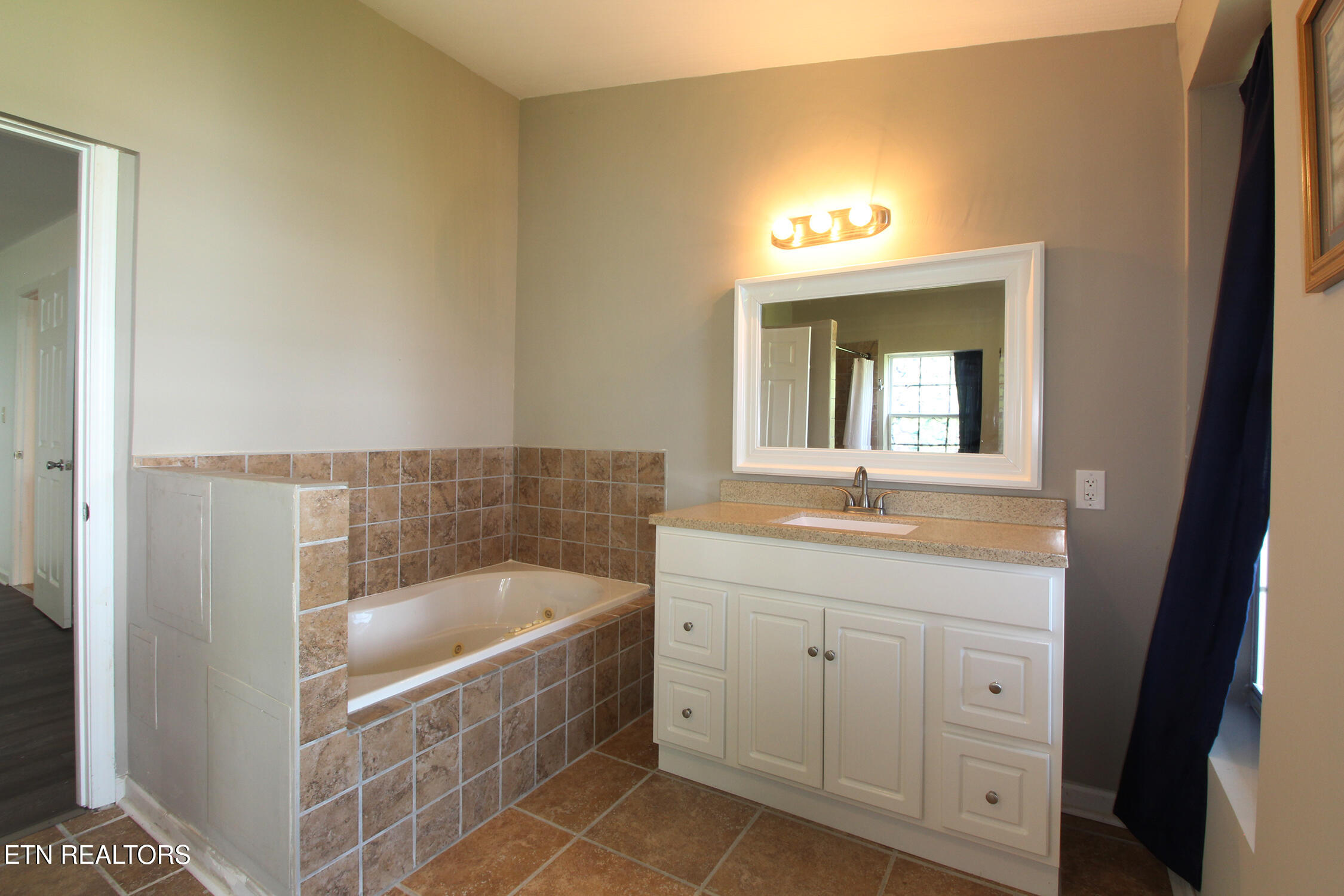 233 Sequoyah Tr