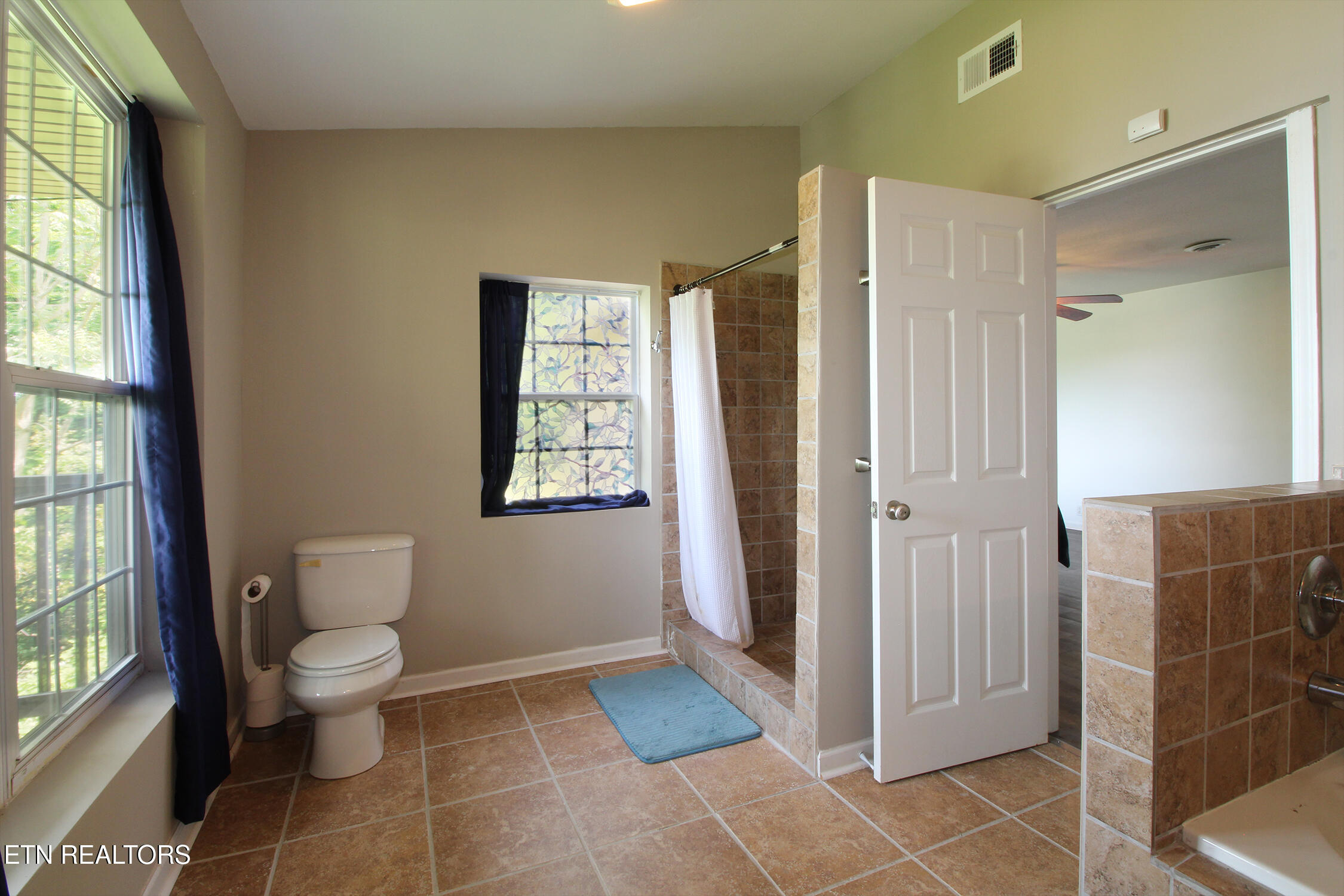 233 Sequoyah Tr