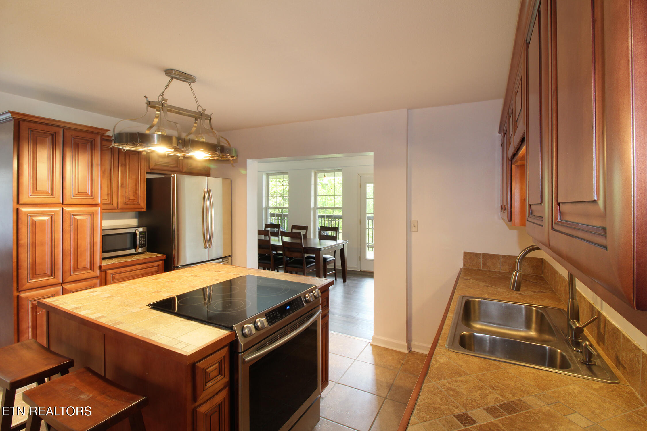 233 Sequoyah Tr