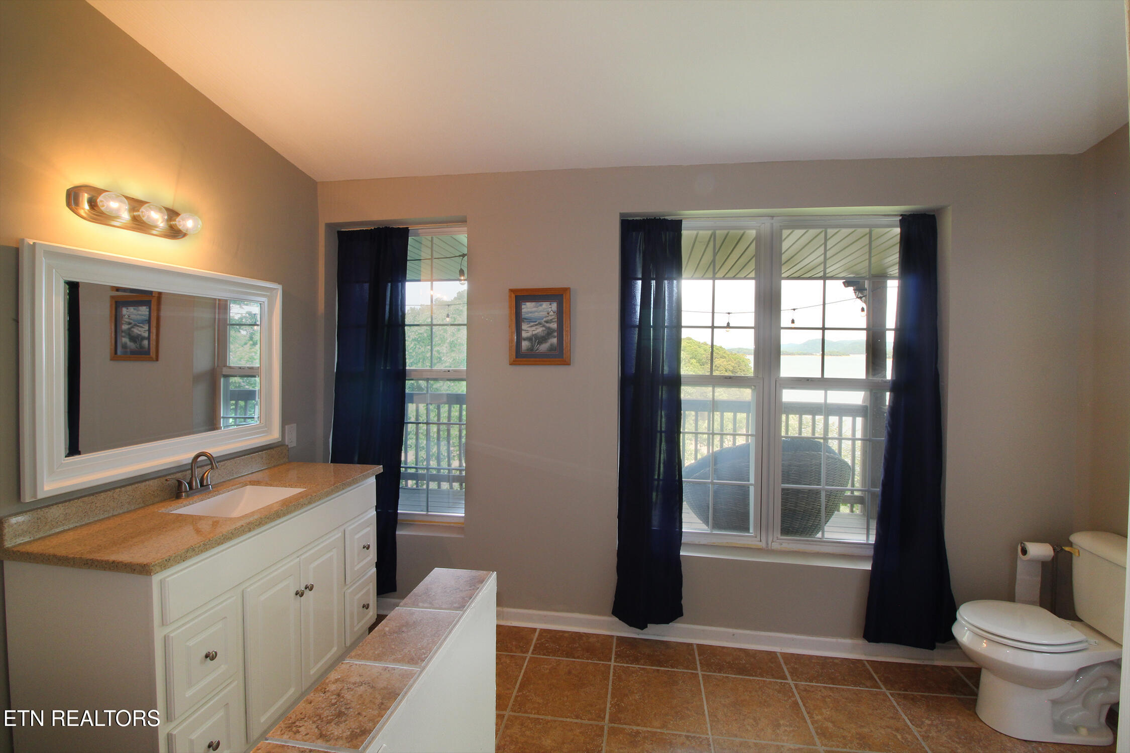 233 Sequoyah Tr