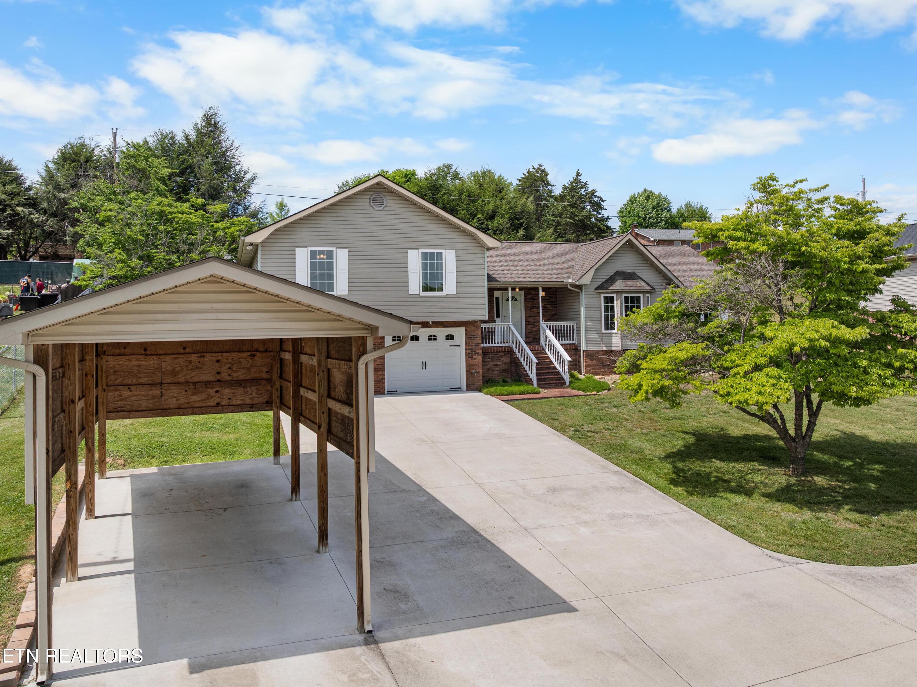 206 Hickory Lane