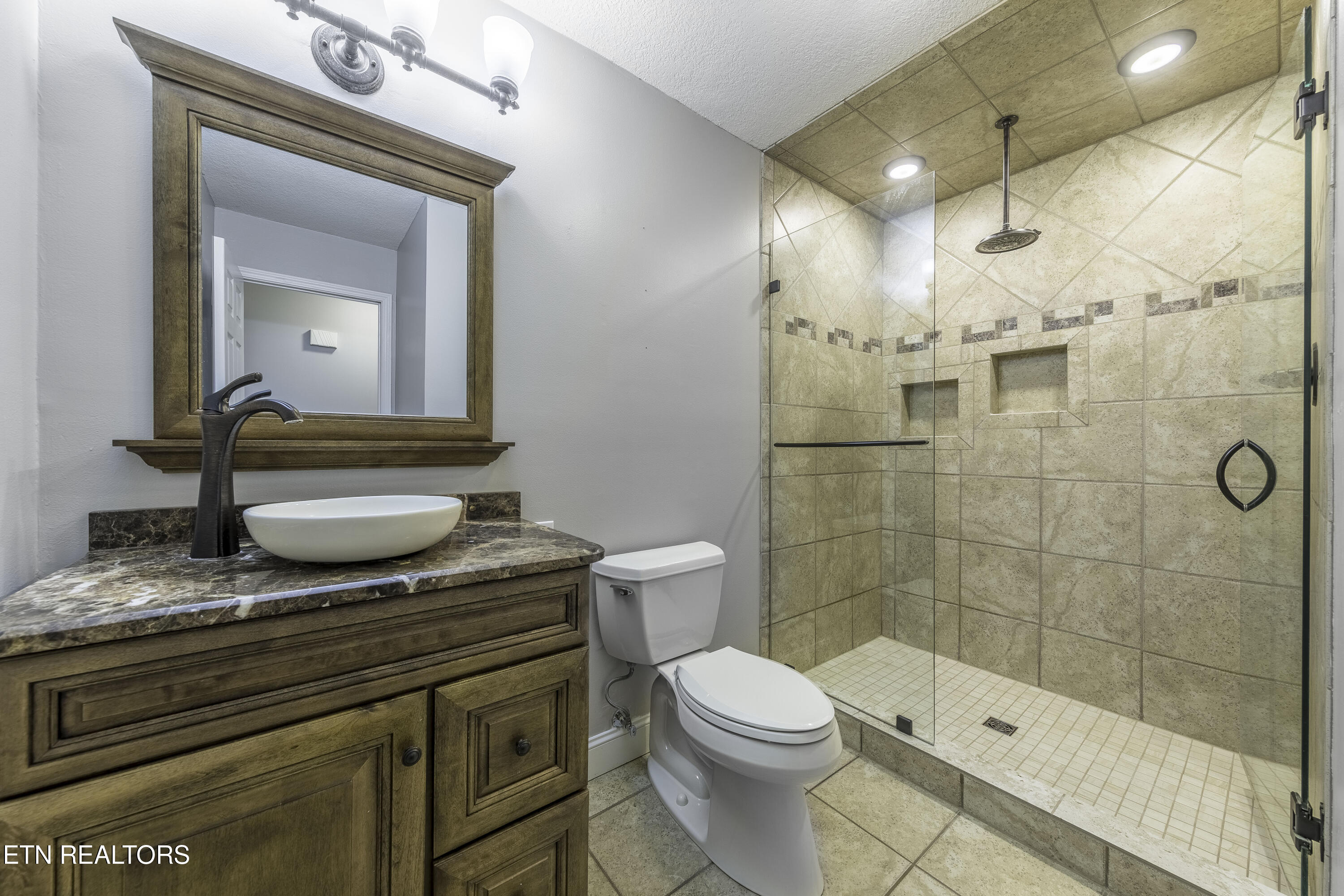 206 Hickory Lane