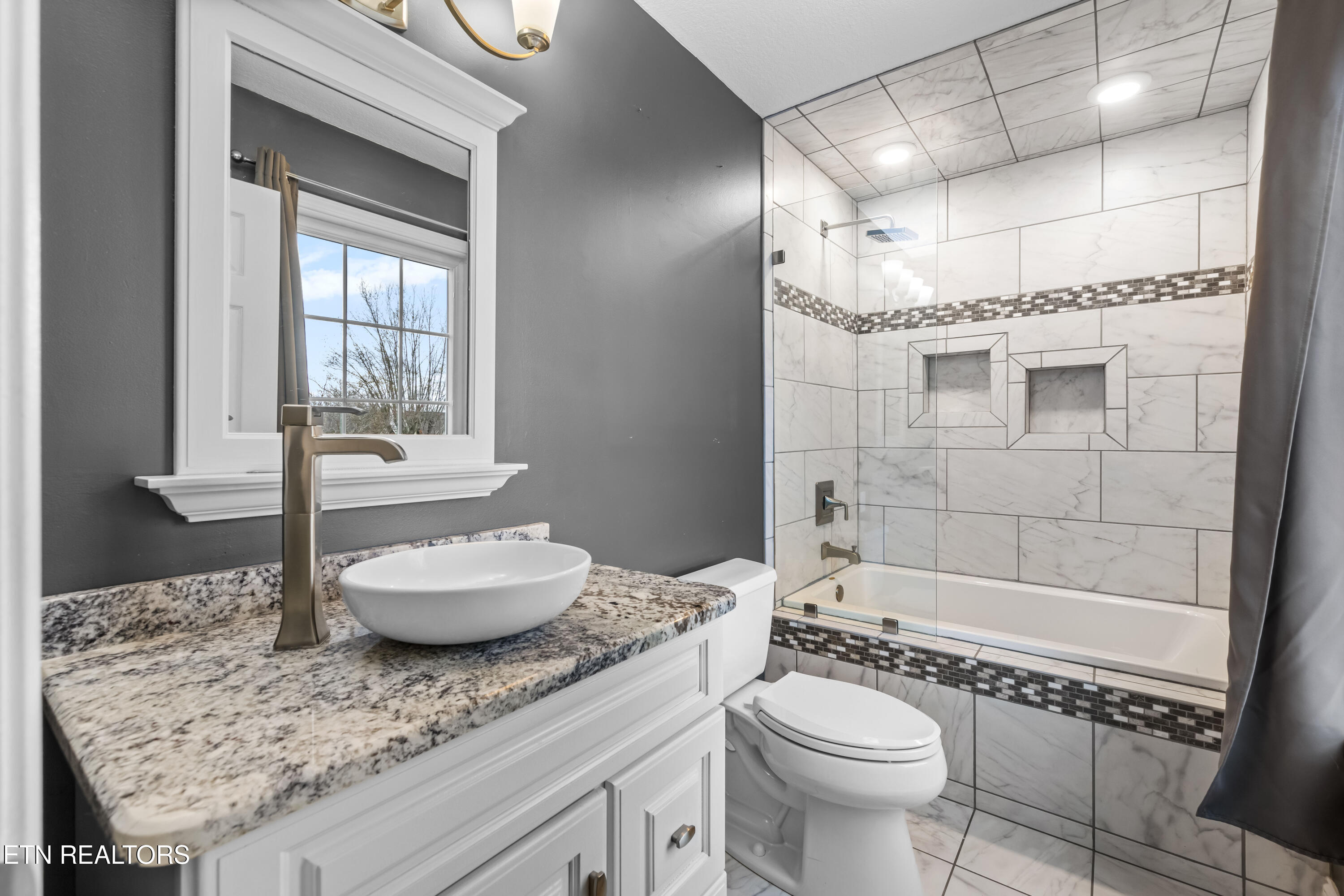 206 Hickory Lane