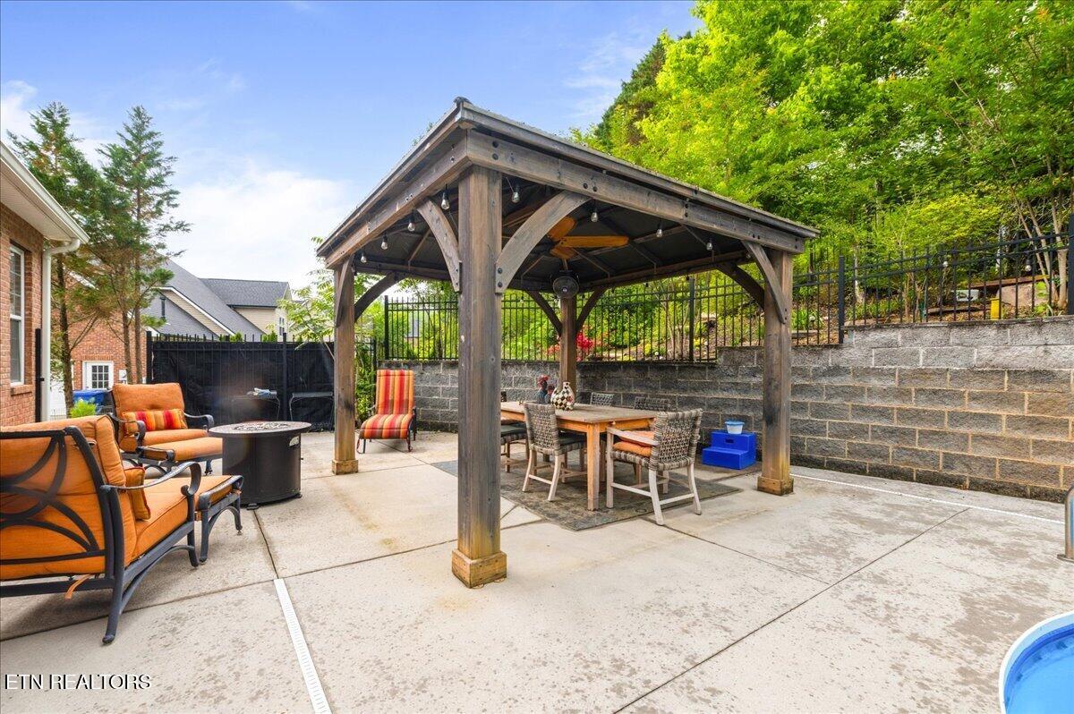 48 Riverside Drive