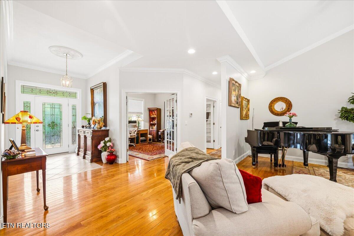 48 Riverside Drive