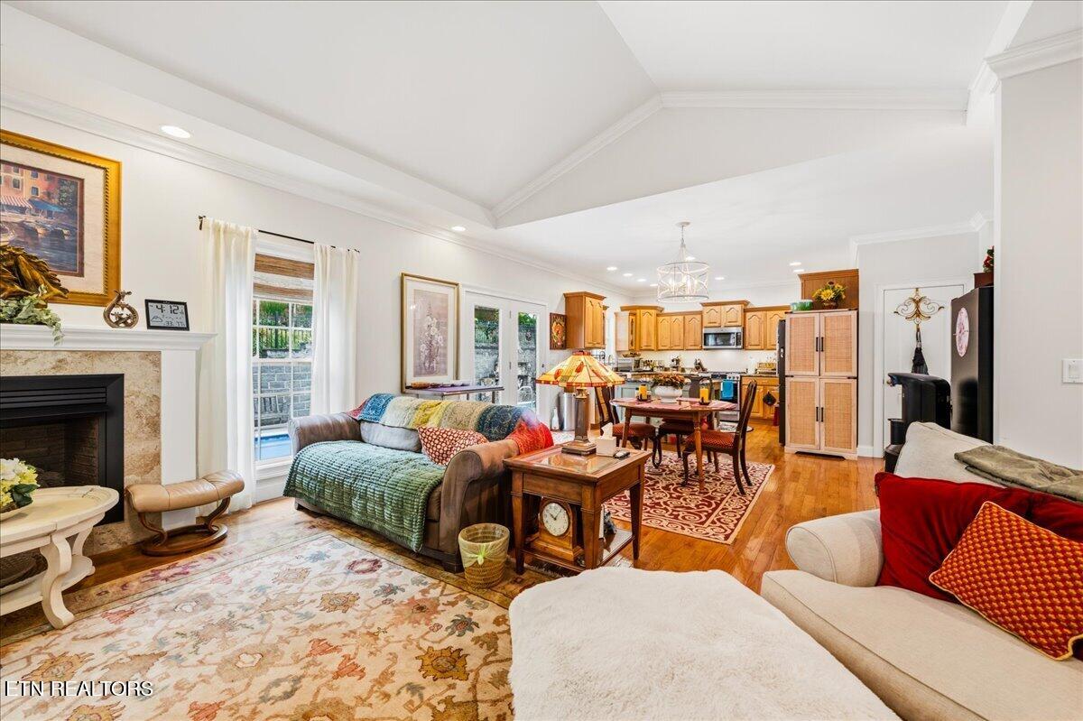 48 Riverside Drive
