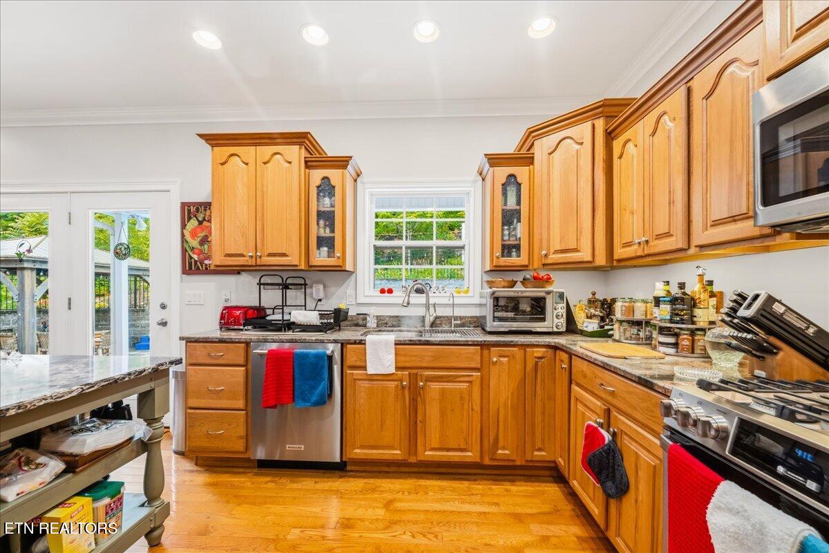48 Riverside Drive