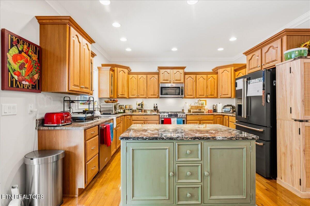 48 Riverside Drive