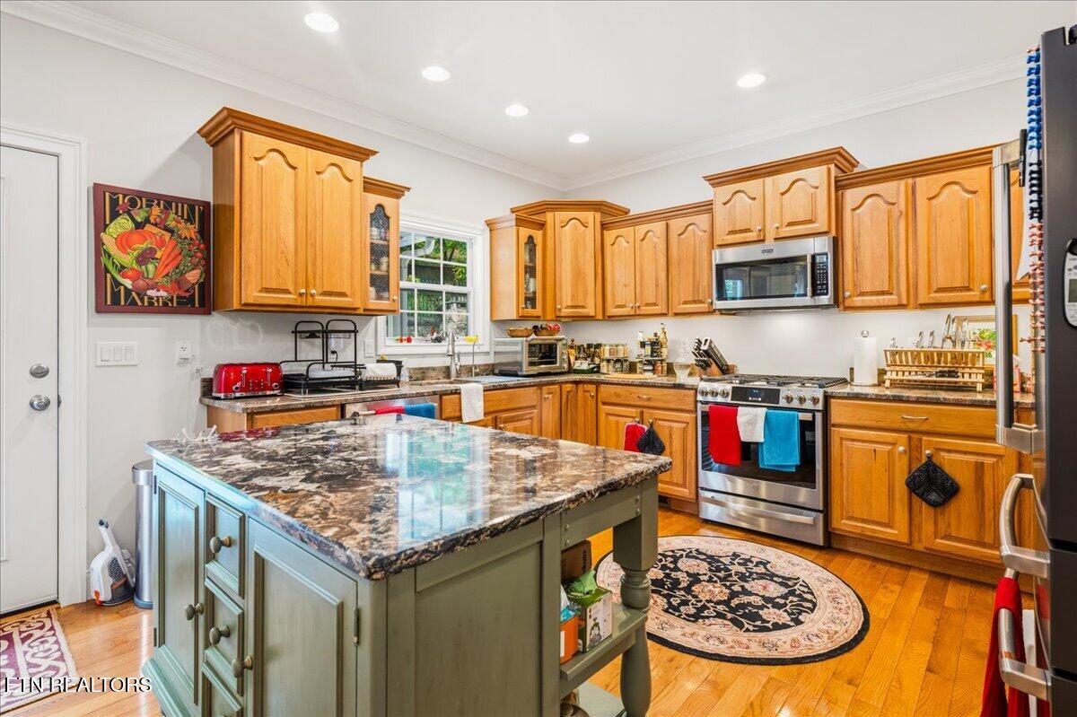 48 Riverside Drive