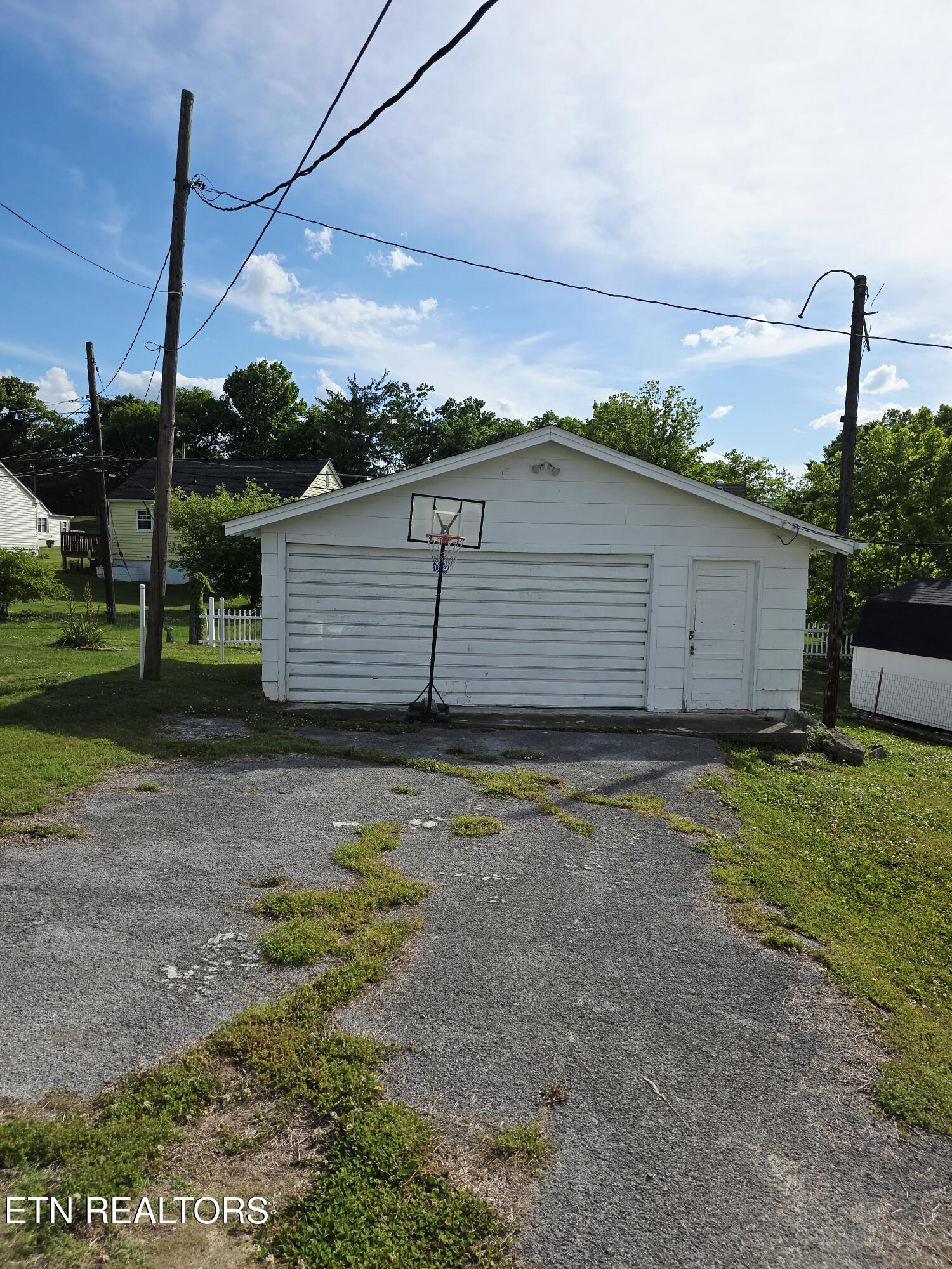 404 E 4th St, LaFollette