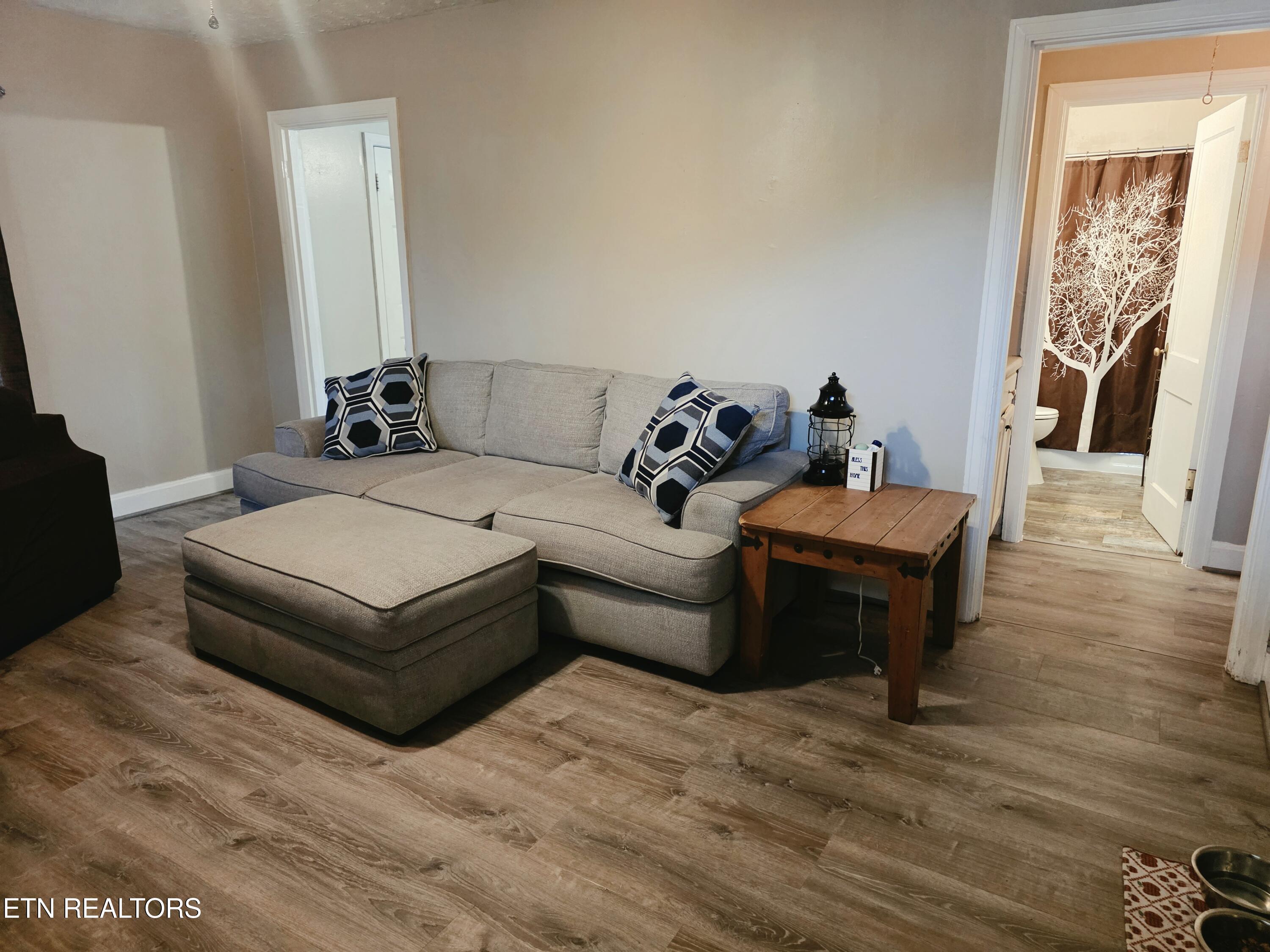 404 E 4th St, LaFollette
