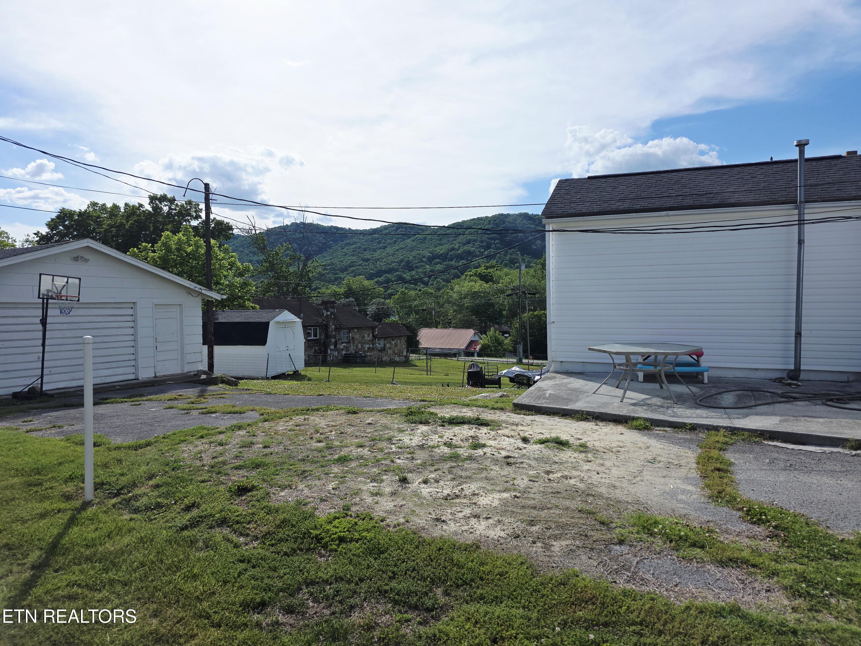 404 E 4th St, LaFollette