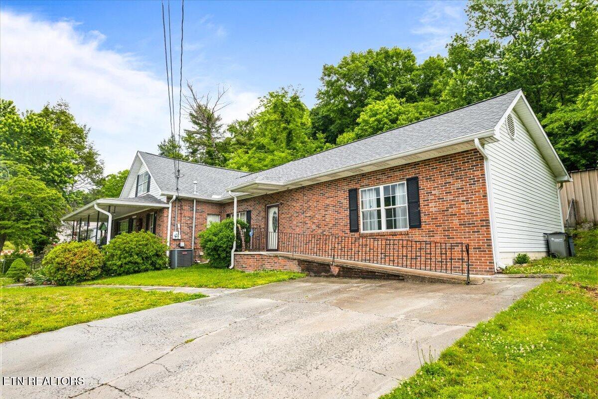 915 Cherry St, LaFollette