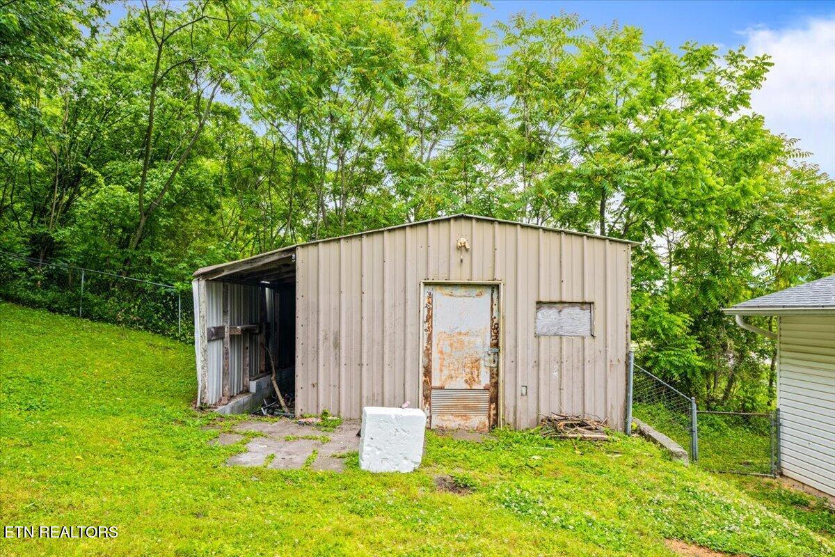 915 Cherry St, LaFollette