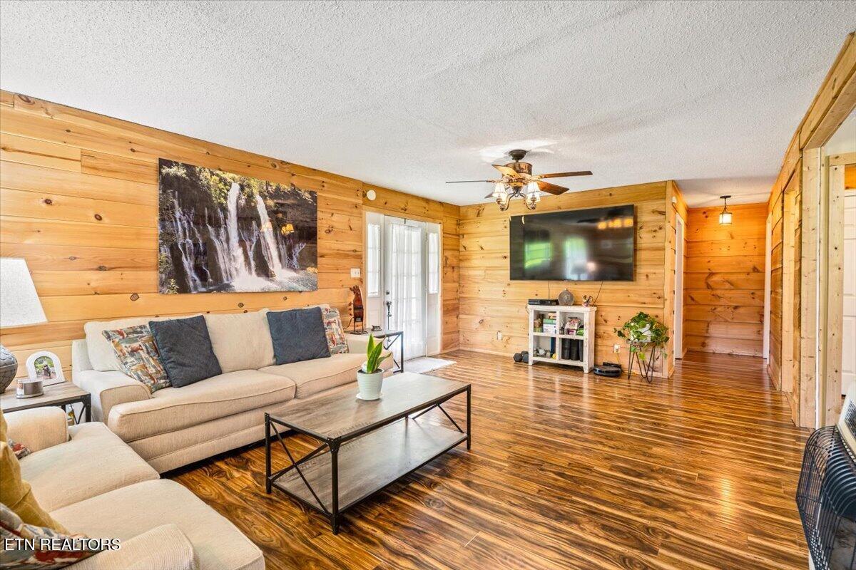 4662 Baker Hwy