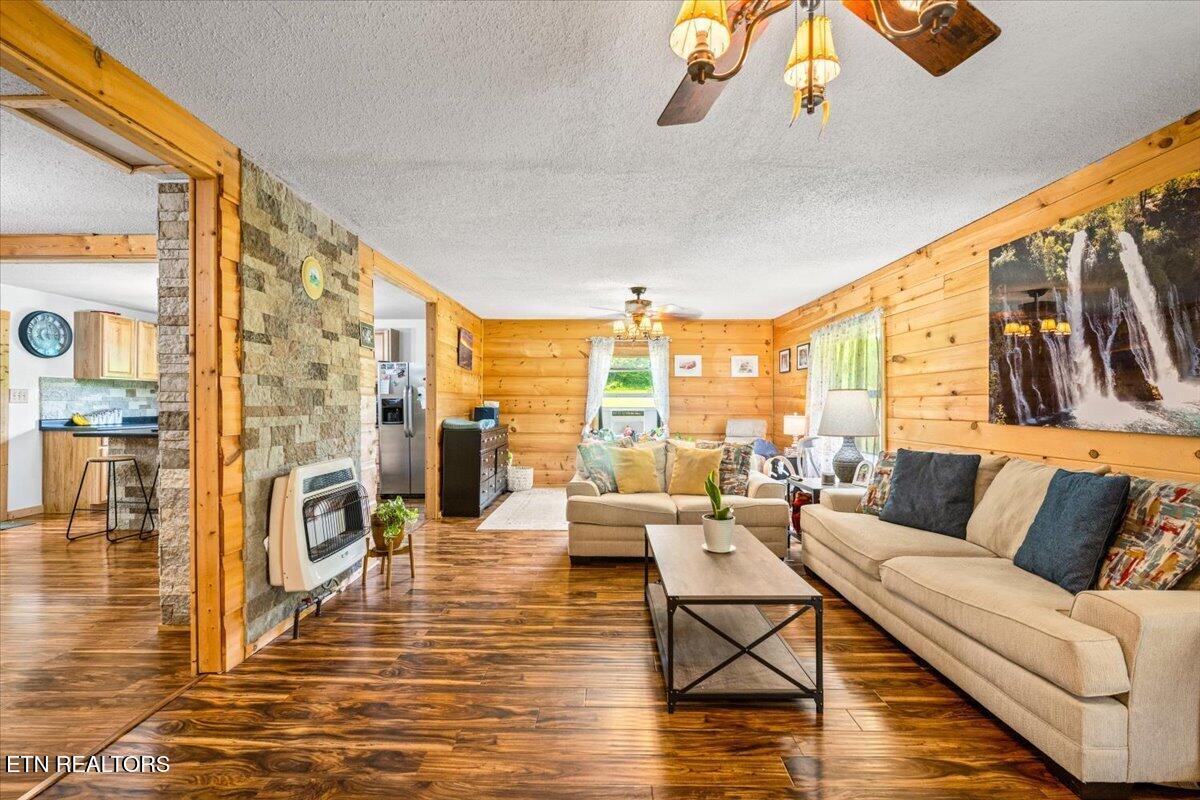 4662 Baker Hwy
