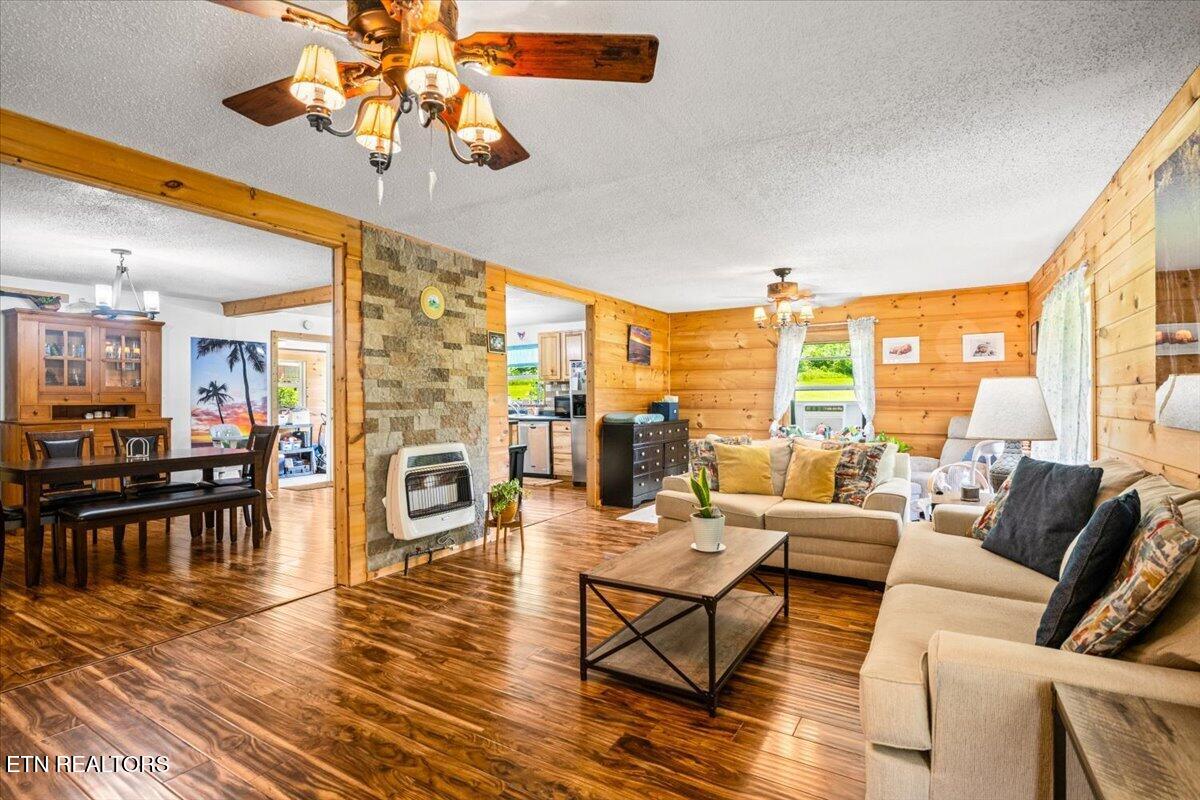 4662 Baker Hwy