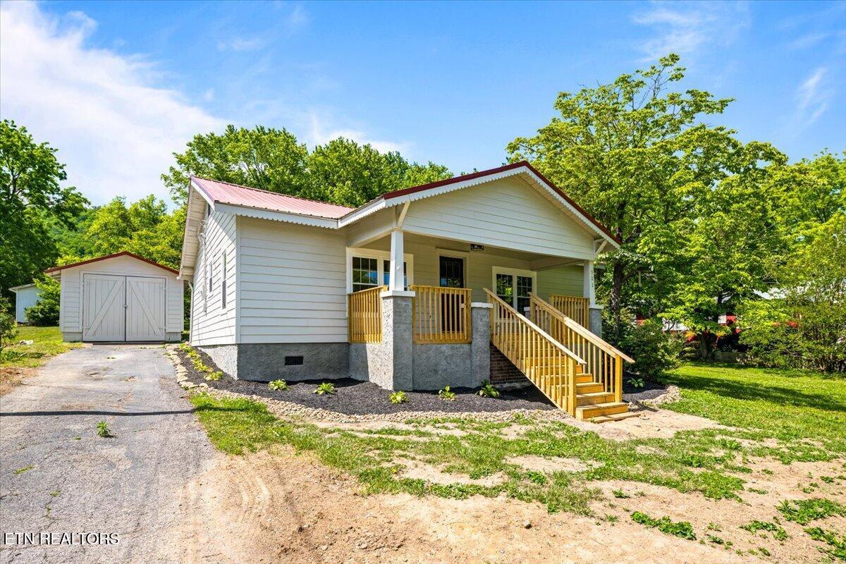 922 W Central Ave, LaFollette