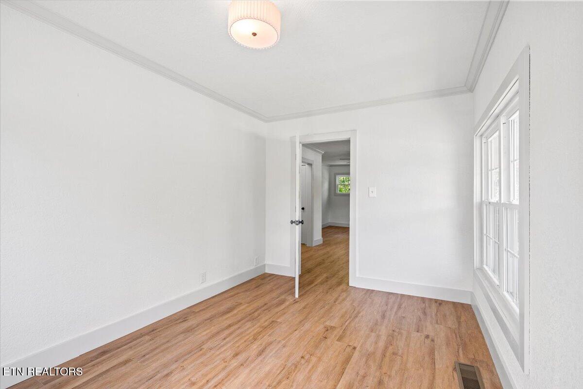 922 W Central Ave, LaFollette