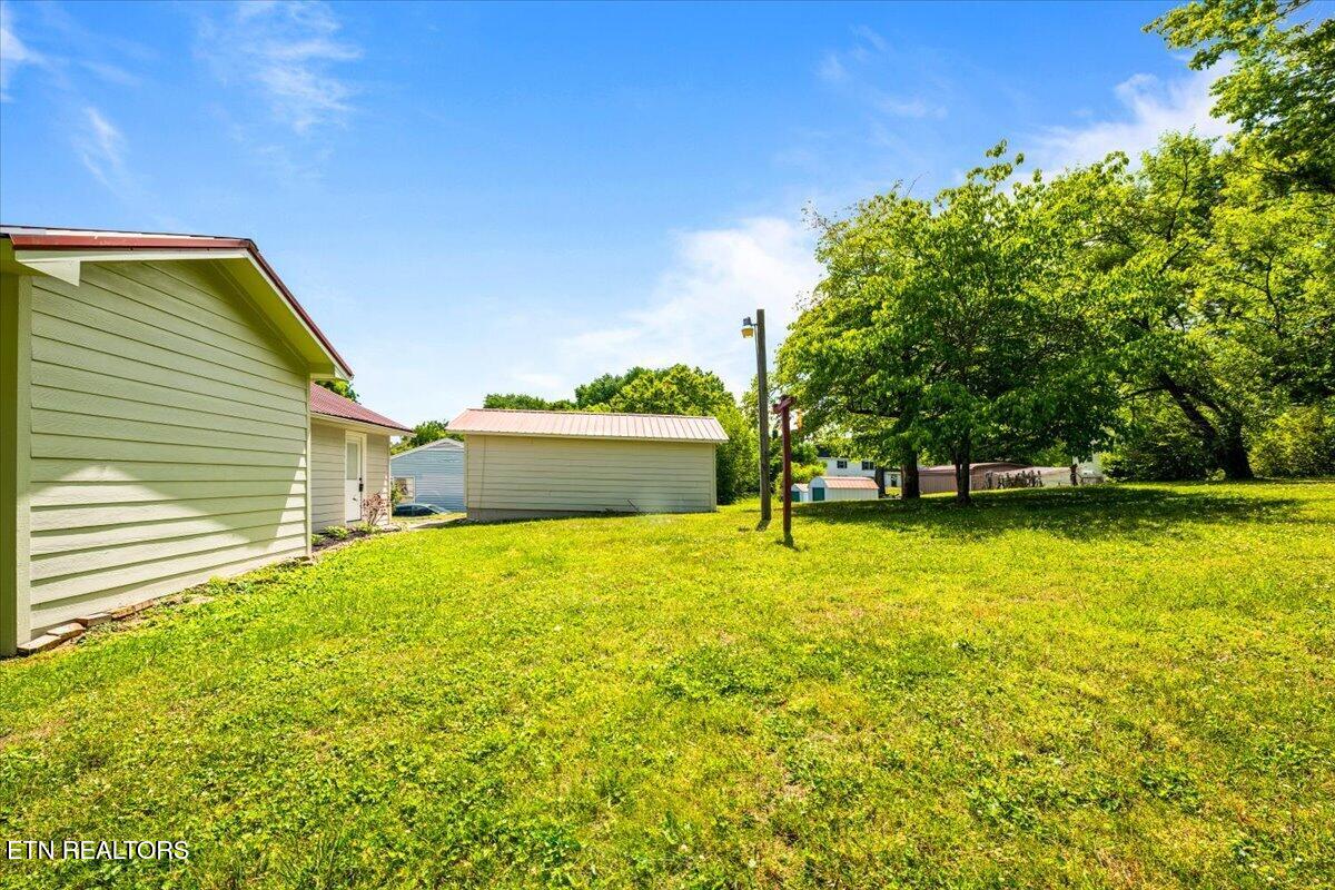 922 W Central Ave, LaFollette