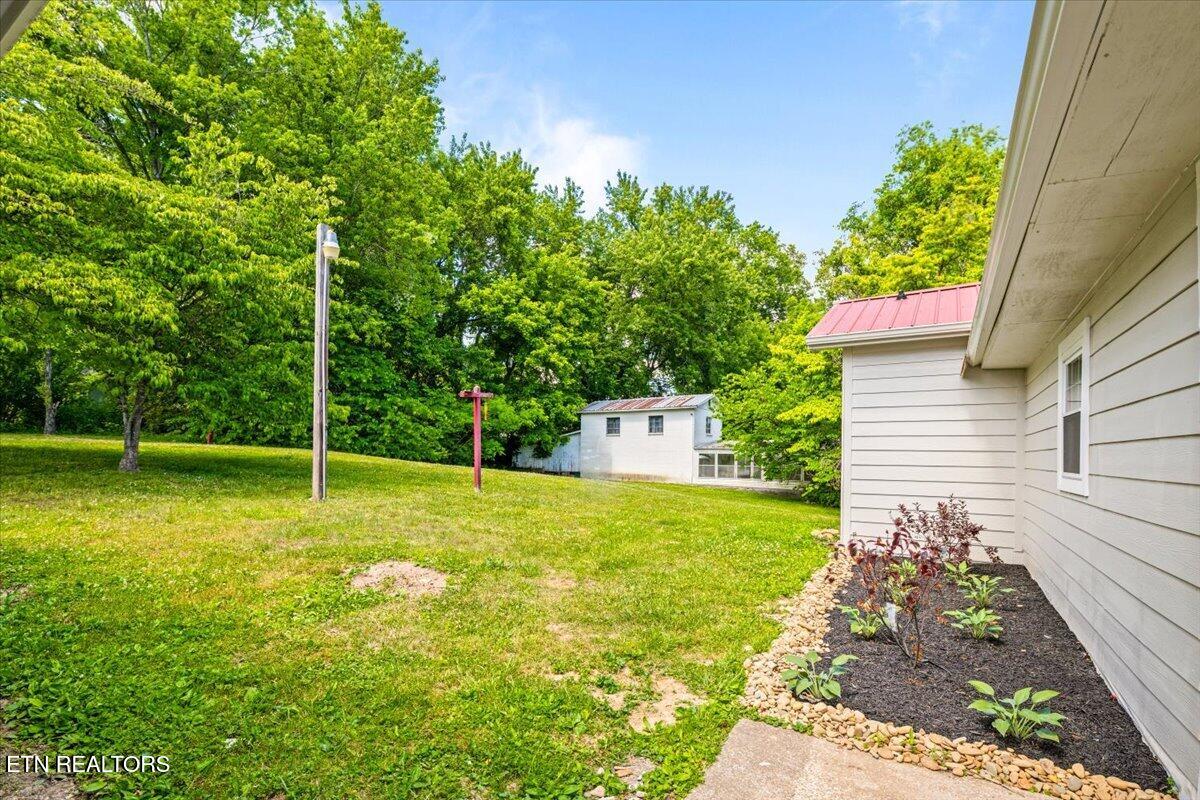 922 W Central Ave, LaFollette